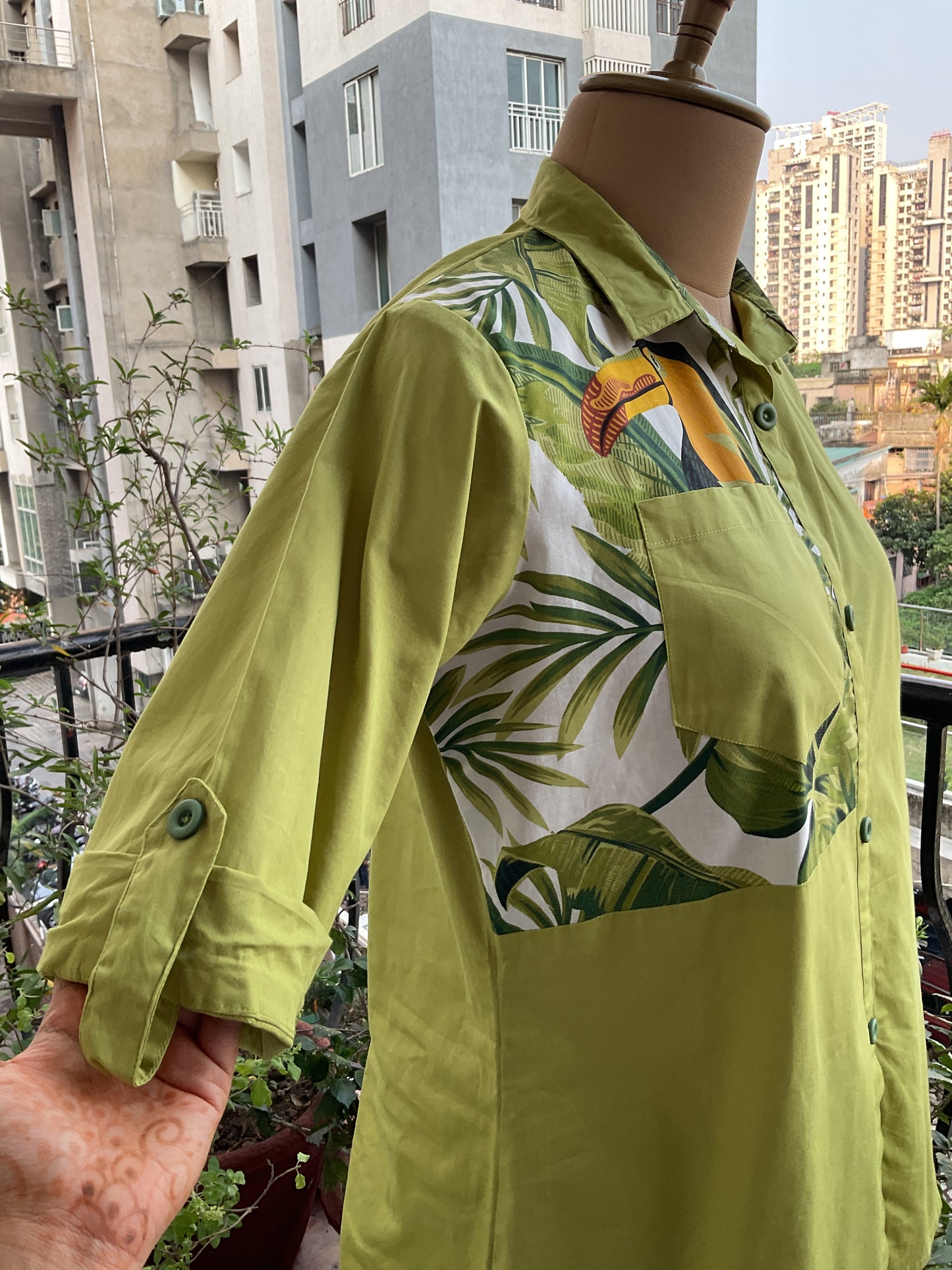 GREEN TOUCAN PRINT BOXY SHIRT