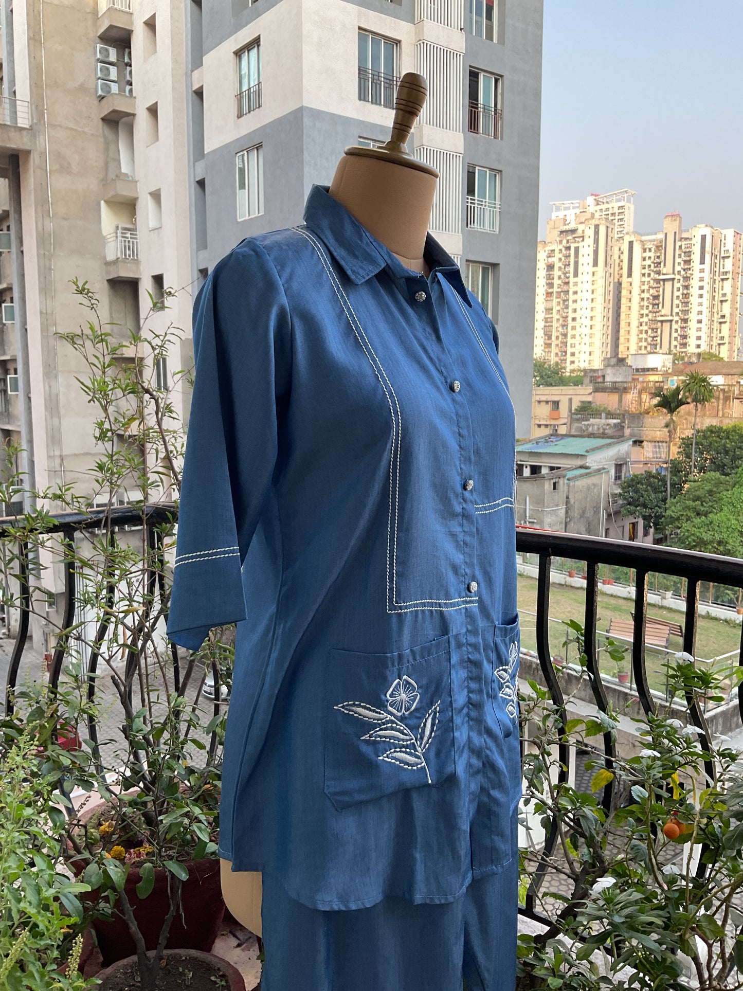 DENIM LINE EMBROIDERY SHIRT