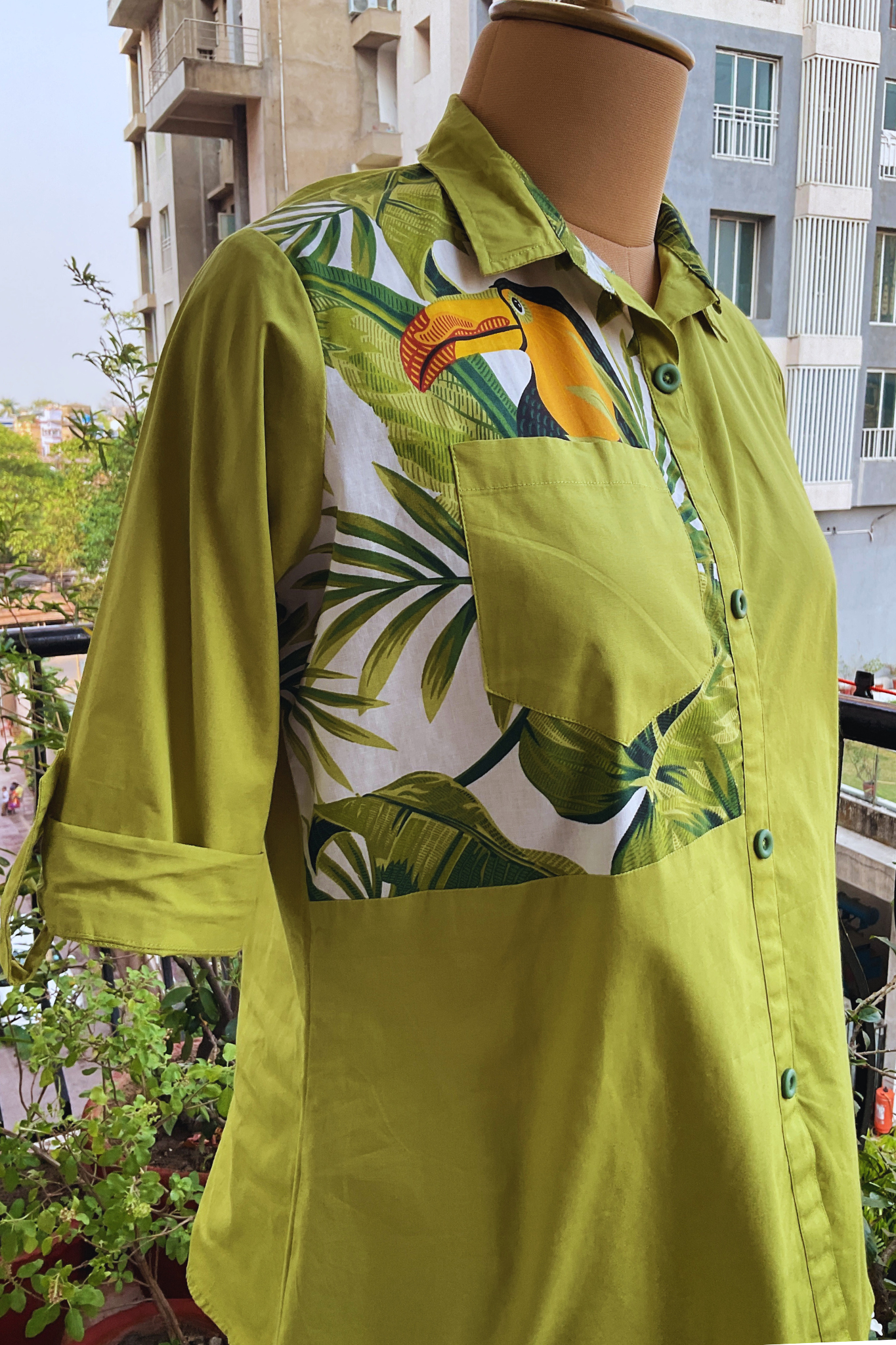 GREEN TOUCAN PRINT BOXY SHIRT