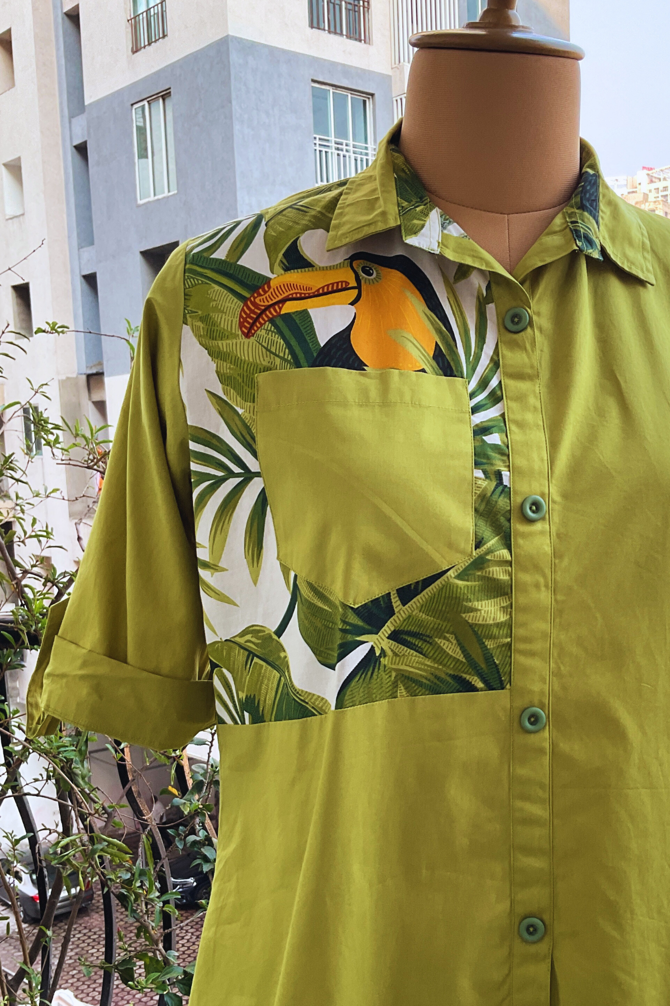 GREEN TOUCAN PRINT BOXY SHIRT