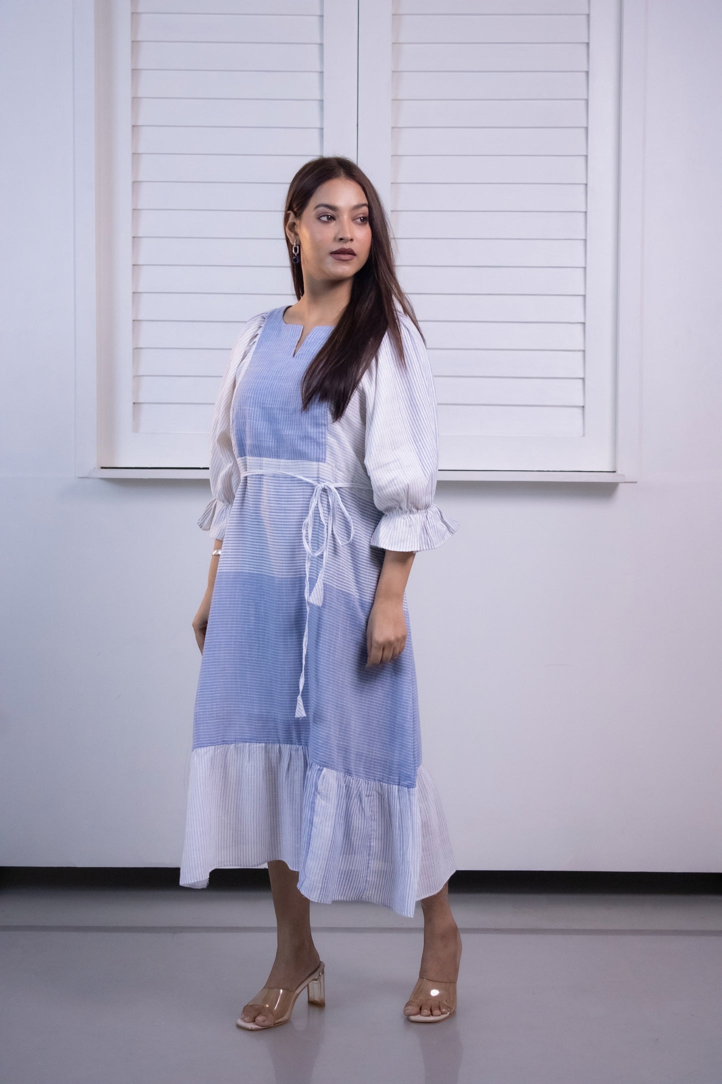 WHITE BLUE STRIPED TIERED MIDI DRESS