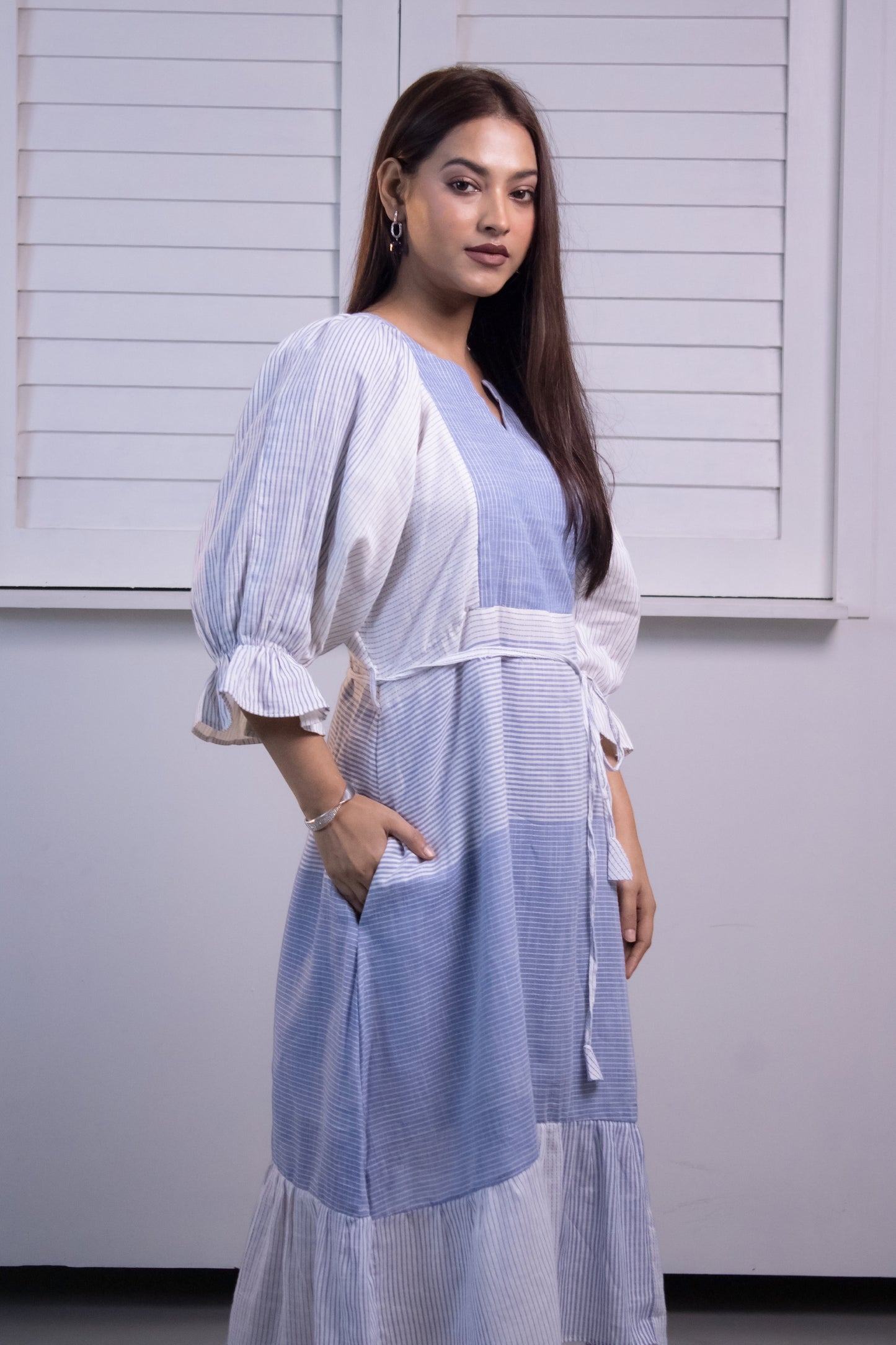WHITE BLUE STRIPED TIERED MIDI DRESS