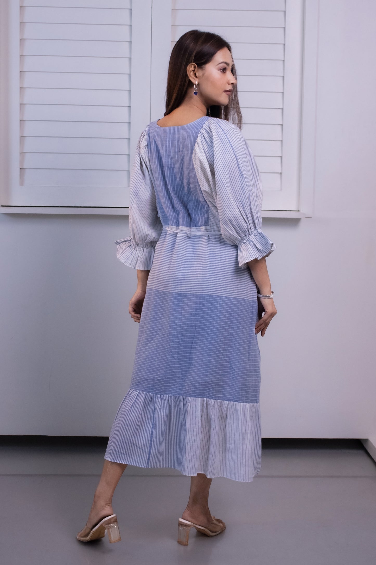 WHITE BLUE STRIPED TIERED MIDI DRESS