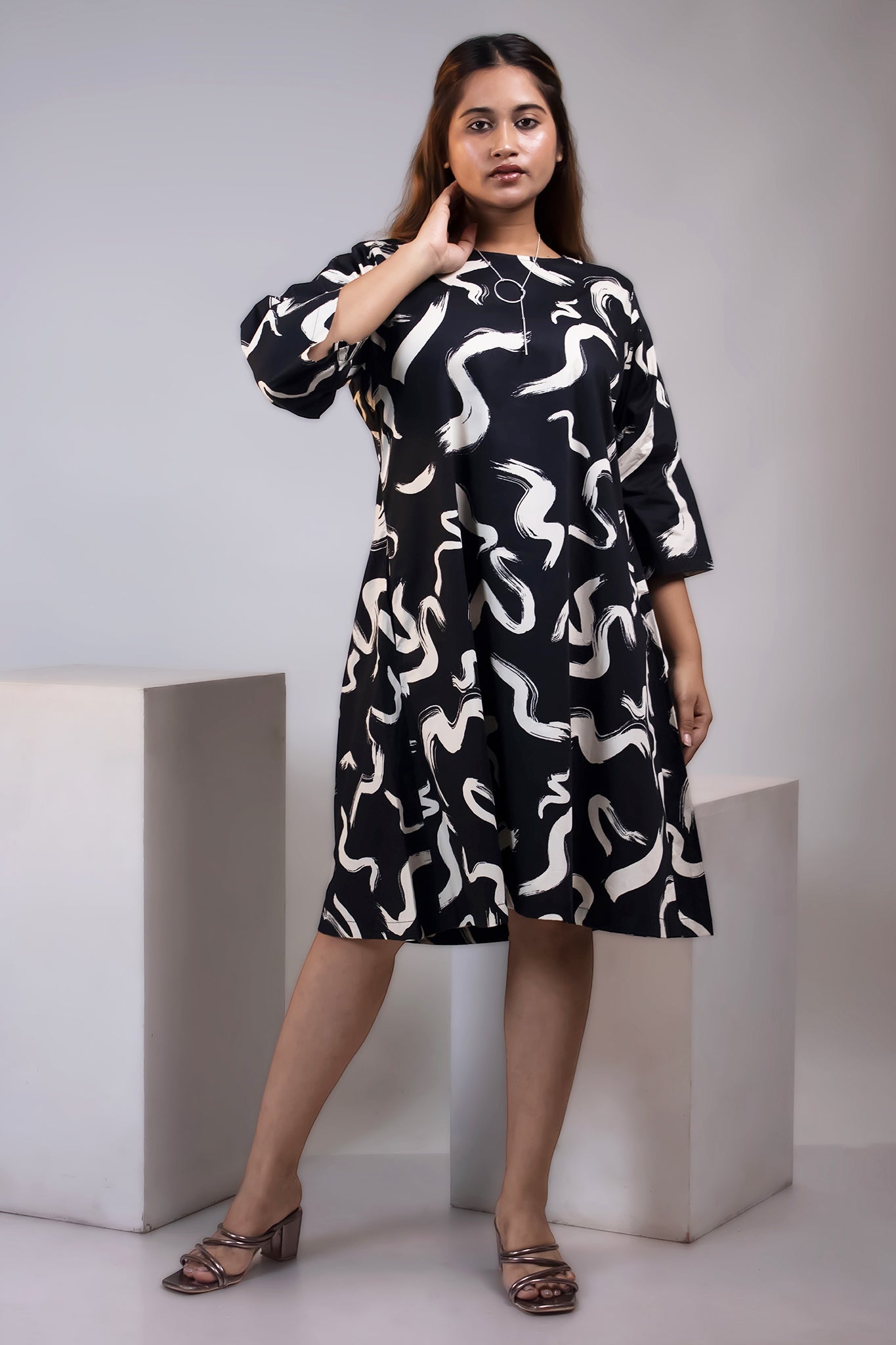 BLACK BRUSH STROKES BOX PLEAT DRESS