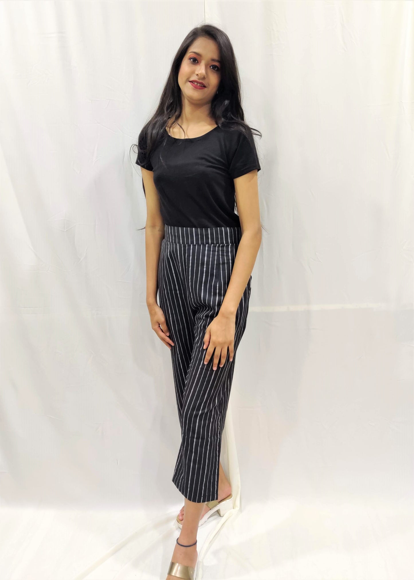 BLACK STRIPES STRAIGHT FIT CROPPED TROUSER