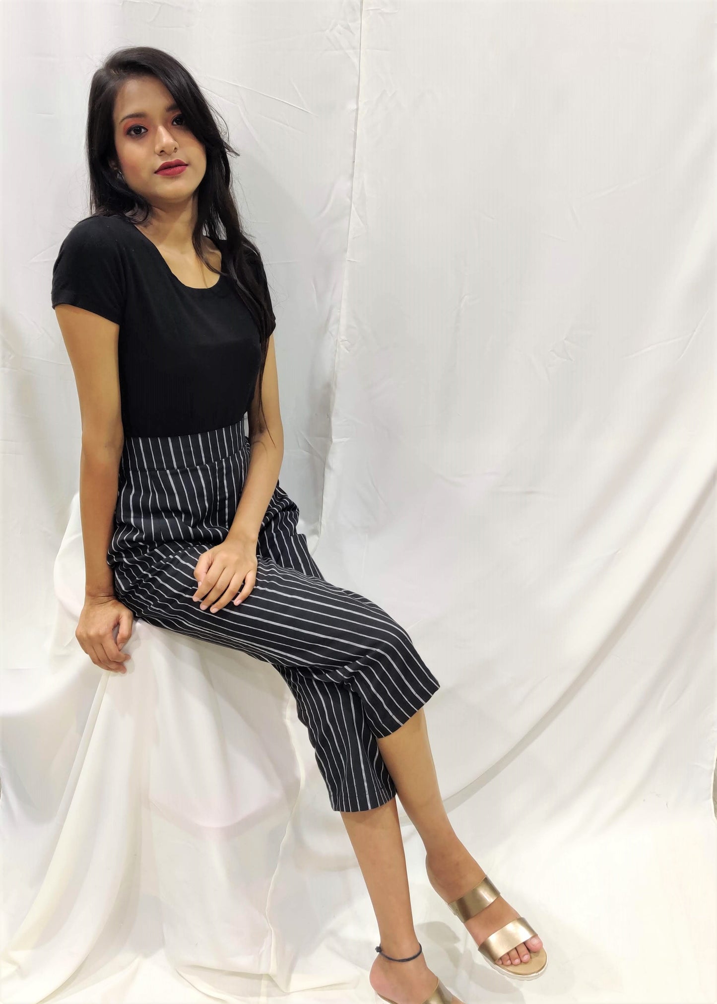 BLACK STRIPES STRAIGHT FIT CROPPED TROUSER