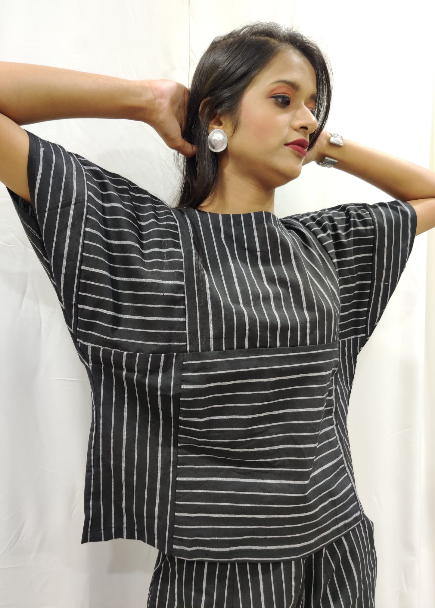 BLACK STRIPES BOXY TOP