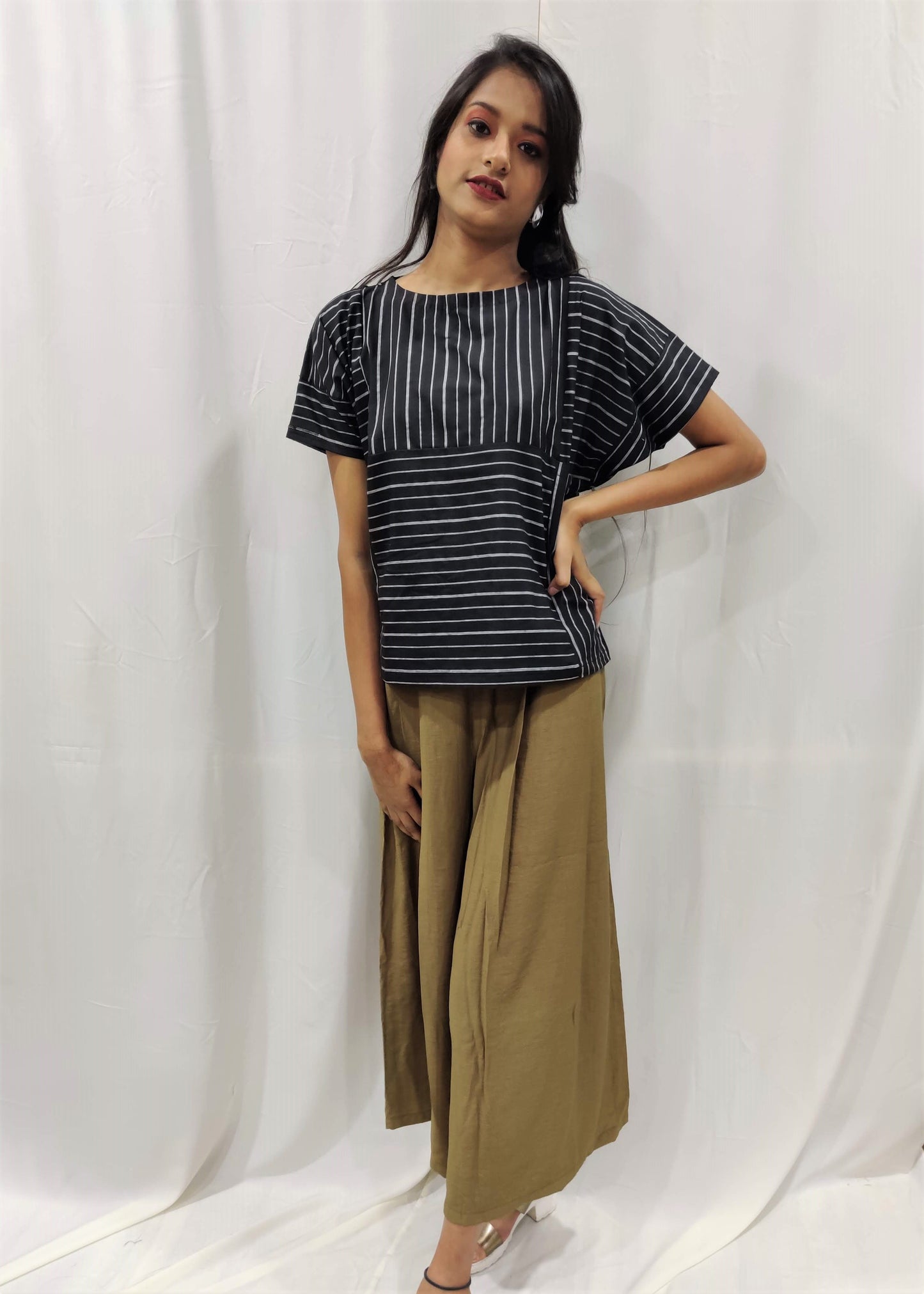 BLACK STRIPES BOXY TOP
